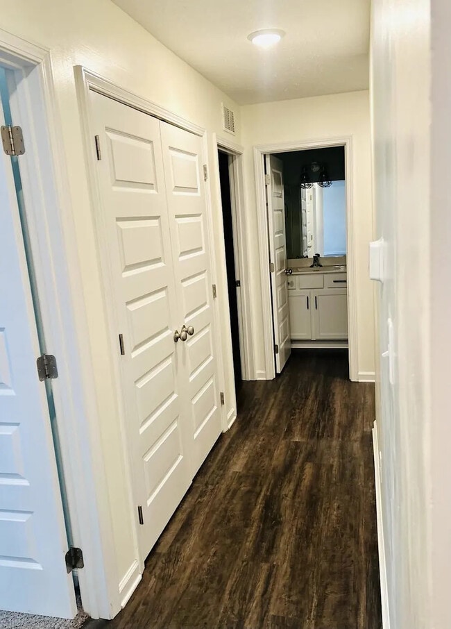 Building Photo - Victoria Way