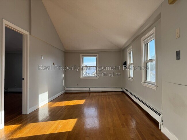 Building Photo - 81 Cabot St
