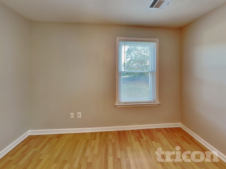 Building Photo - 1672 Woodsford Rd