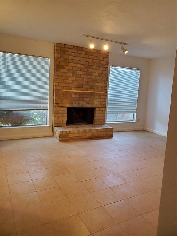 Building Photo - 8532 Maplecrest Dr