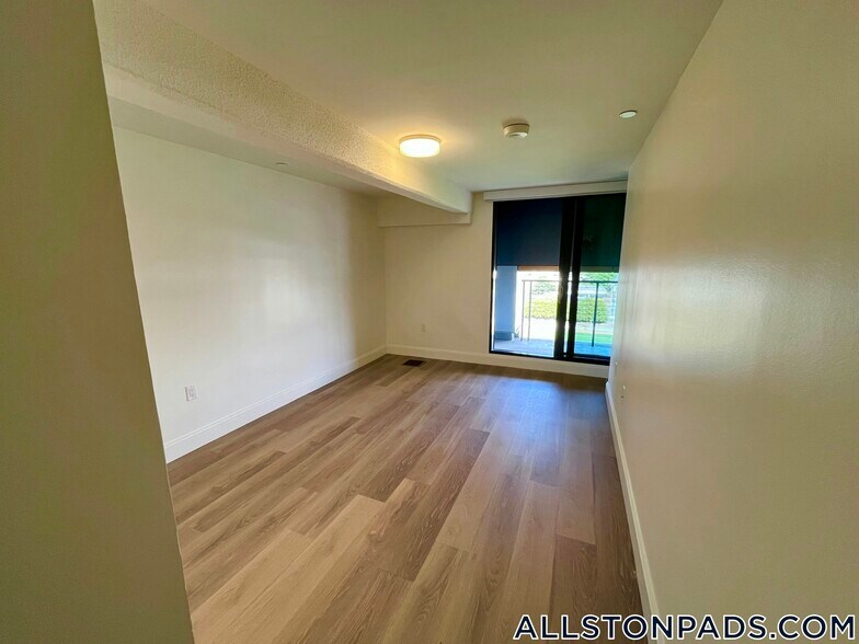 Building Photo - 1079 Commonwealth Ave