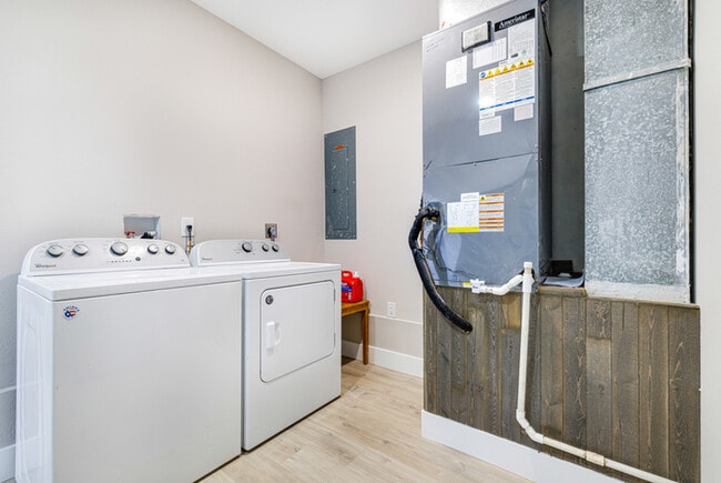 Building Photo - Englewood Padsplit Co-living Affordable Ho...