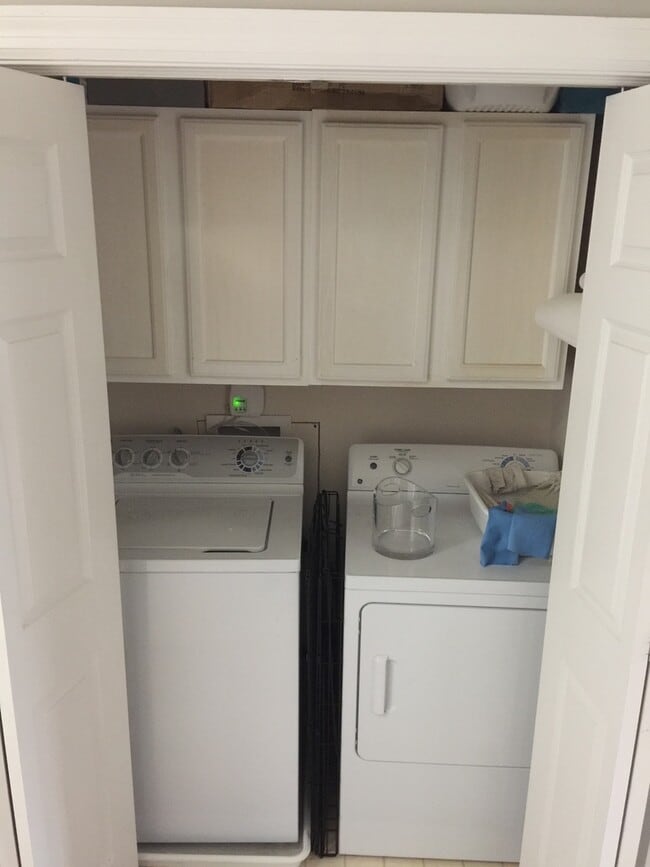 Building Photo - Green Hills living at its best.  2 BR 2.5 ...
