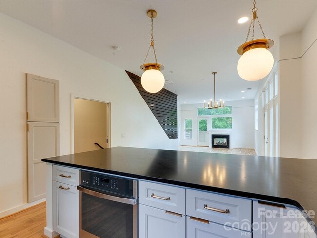 Building Photo - 1174 Park West Dr