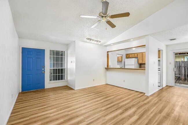 Building Photo - 11948 Sunhillow Bend