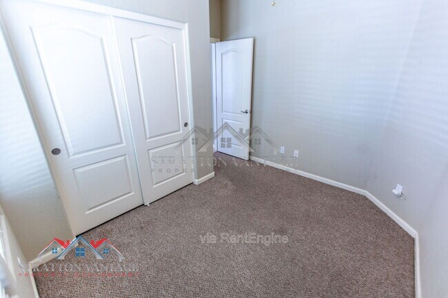 Building Photo - 13562 W Cypress St