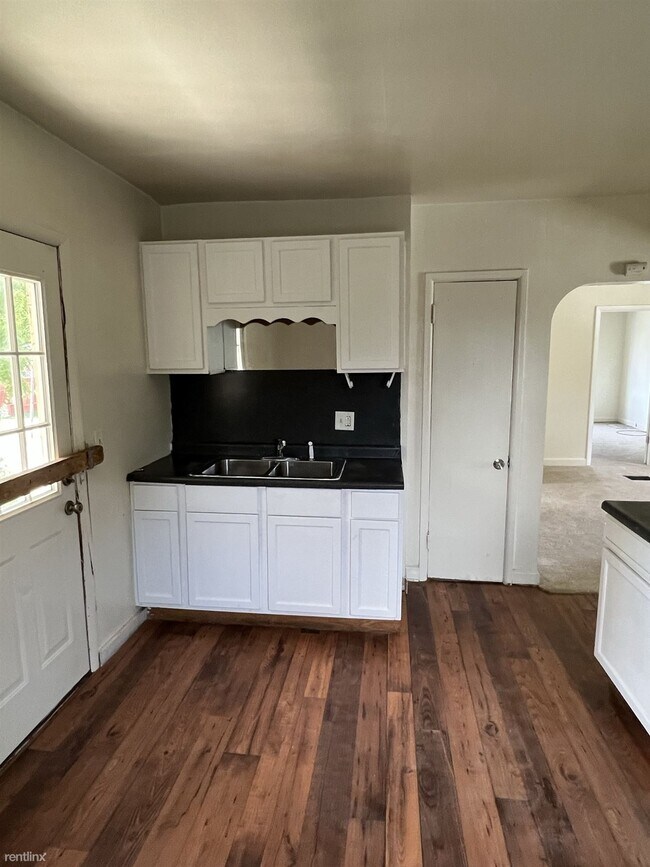 Building Photo - 4 br, 2 bath House - 414 Woodlawn Street S...