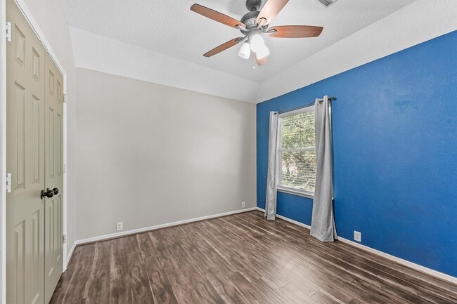 Building Photo - 7302 Maple Run Dr