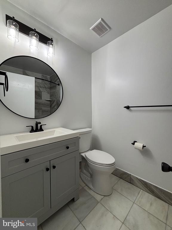 Building Photo - 822 South Ave