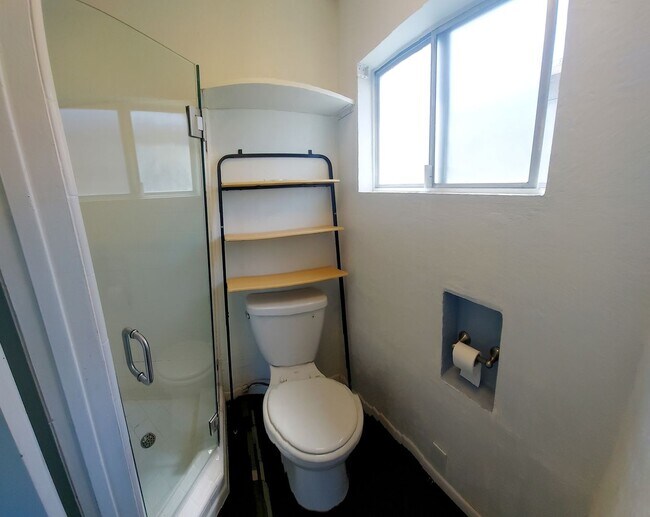 Building Photo - $2500 deferred move in discount.  3/4 mile to beach 3BR in Redondo Beach