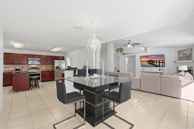 Building Photo - 6 Reybury Ln