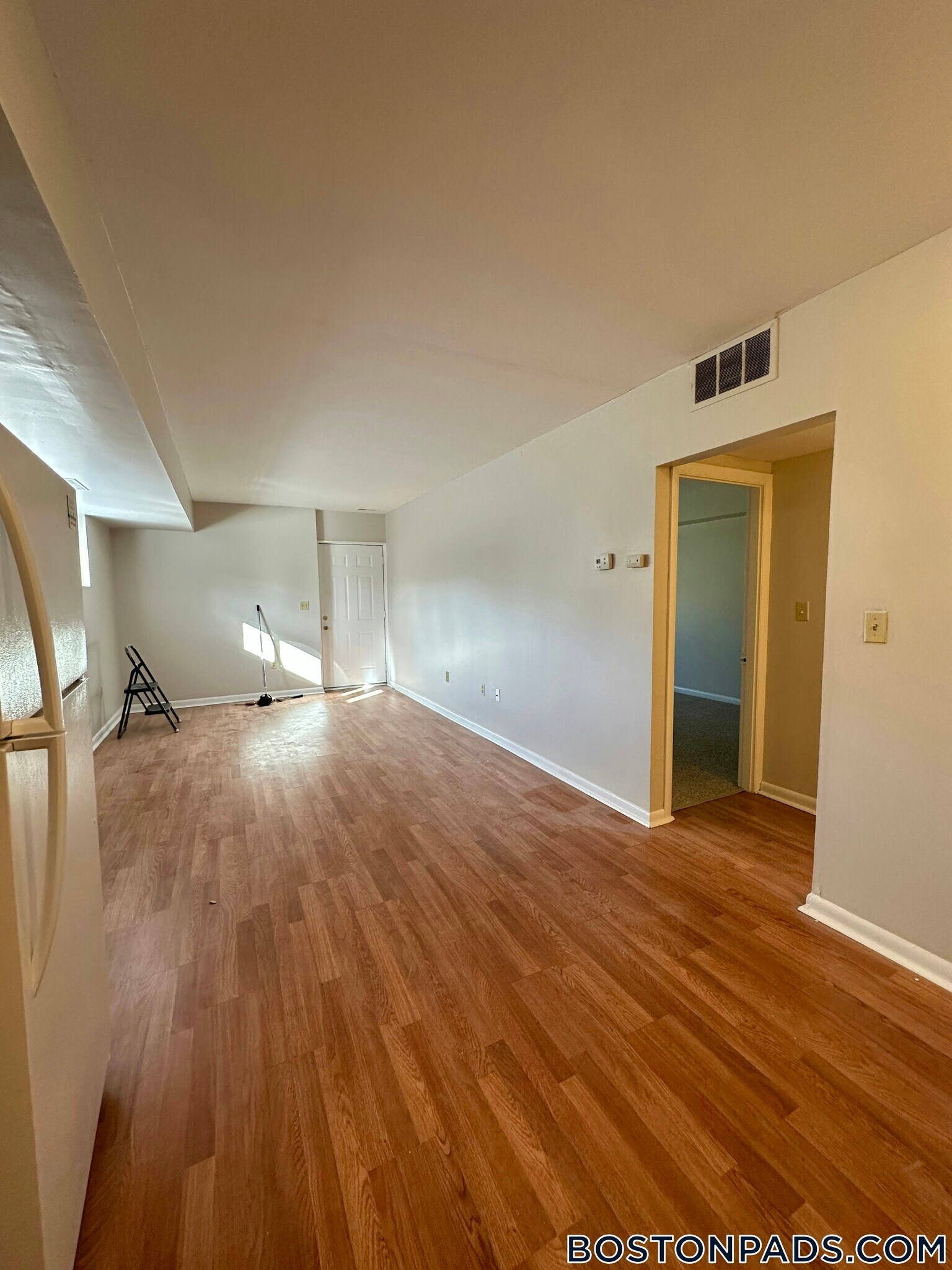 Building Photo - 10 Westgate Dr