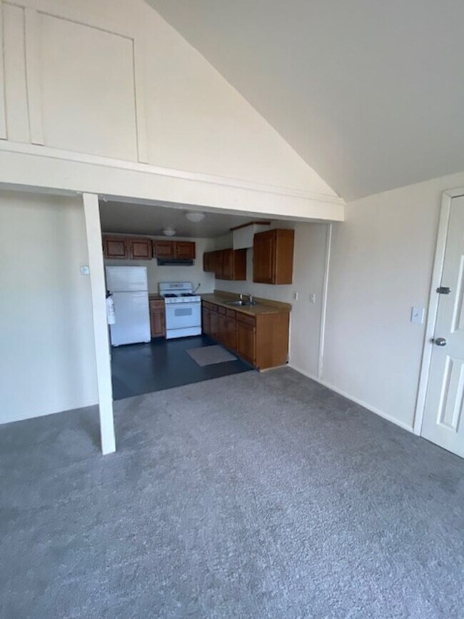 Building Photo - Downtown Seaside-Charming 1bd/1ba