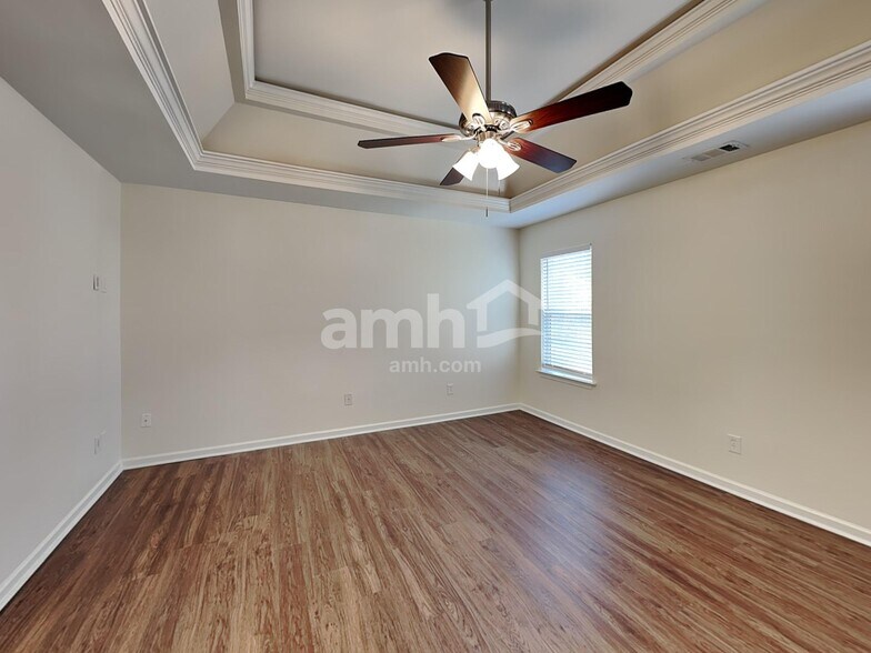 Building Photo - 19005 Kanawha Dr