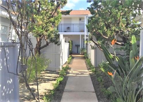 Building Photo - 325 Los Olivos