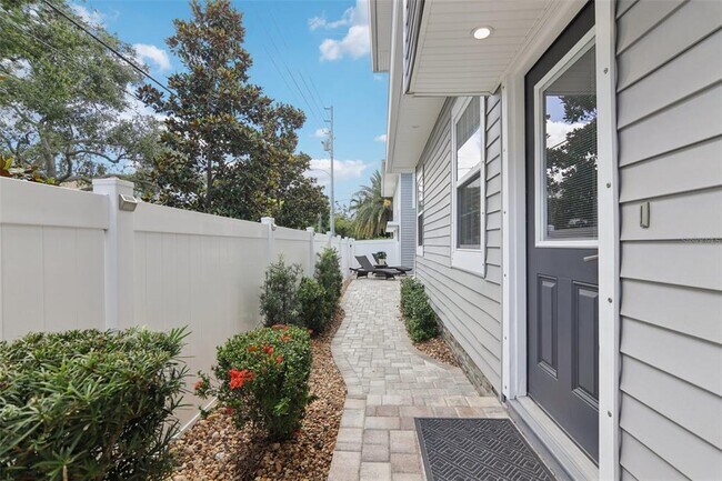 Building Photo - 157 9th Ave N