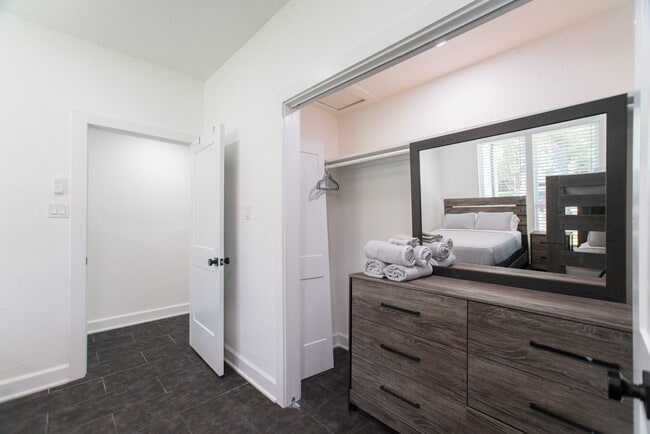 Building Photo - 3103 Hemingway Dr