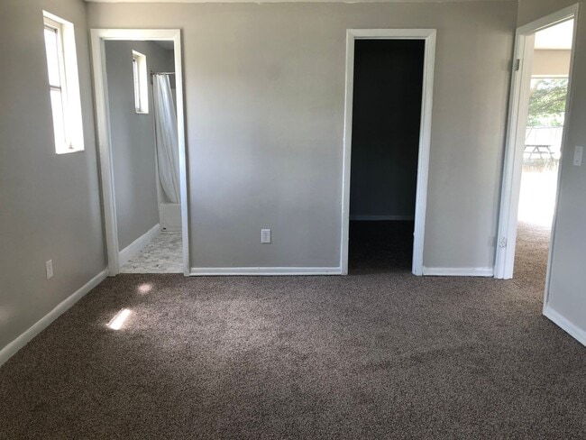 Building Photo - 2 Bed 2 Bath Home | Corner Lot with Single Car Garage | Pet Friendly | Washer Dryer Hook Ups | Se...