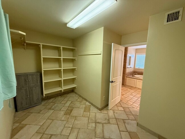 Building Photo - Beautiful Sunset Terraces Condo for Rent!