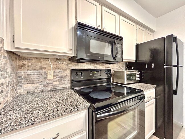 Building Photo - Welcoming 2-Bedroom, 2-Bath Home with Natu...