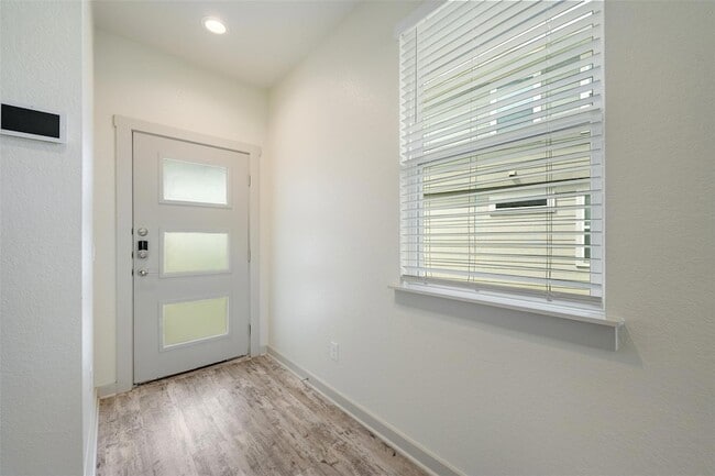 Building Photo - 253 Deserti Rd