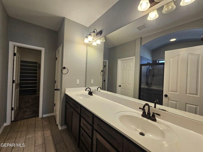 Building Photo - 7565 Wolf Creek Dr