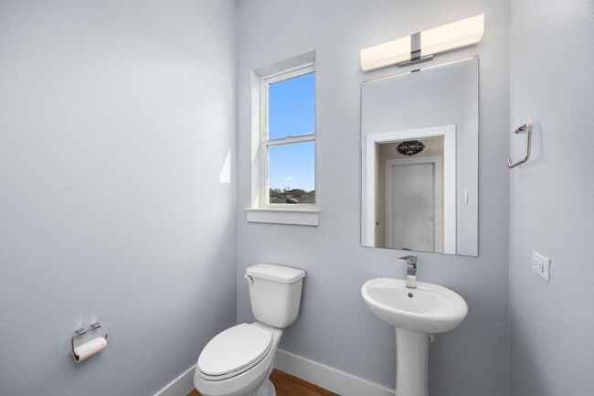 Building Photo - 4618 Nichols St