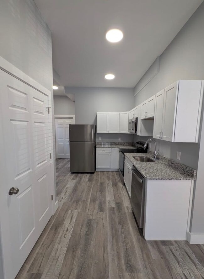 Building Photo - Stunning Renovated 1-Bedroom Apartment in the Heart of Schenectady!