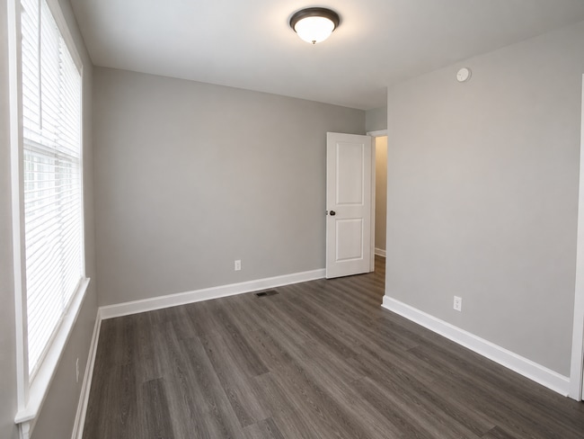 Building Photo - 1502 Woodmere Dr