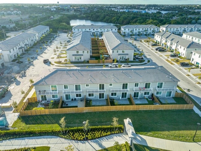 Building Photo - 1473 SE 6th Ter