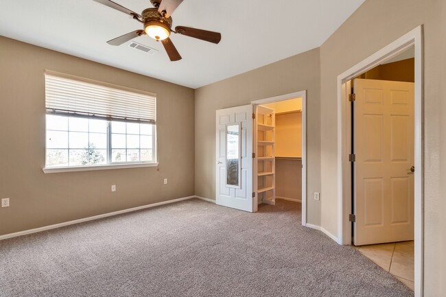 Building Photo - Updated, 3 Bed Condo in Aurora!!!!