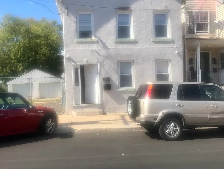 Building Photo - 21 Throop Ave
