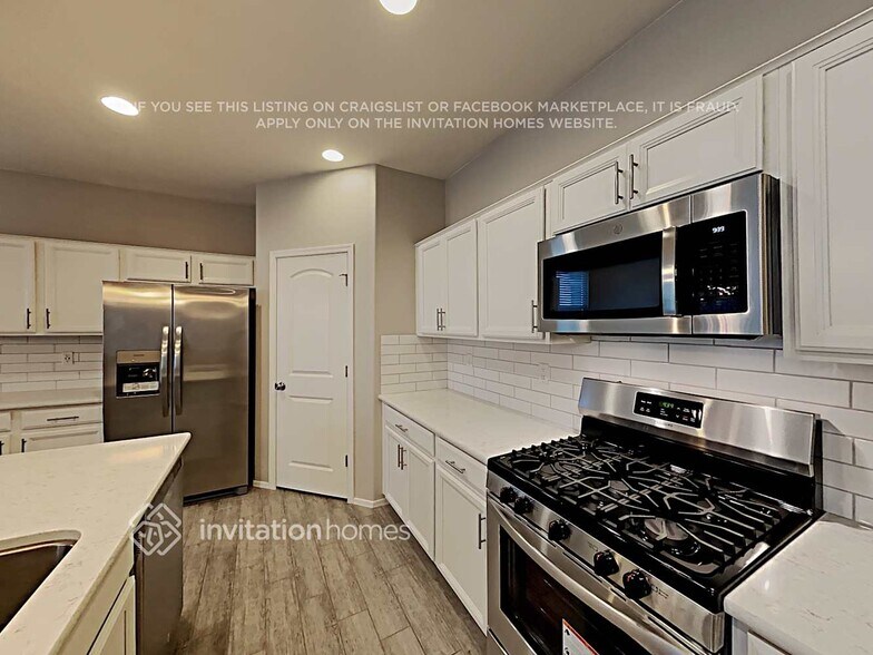 Building Photo - 1526 N Balboa