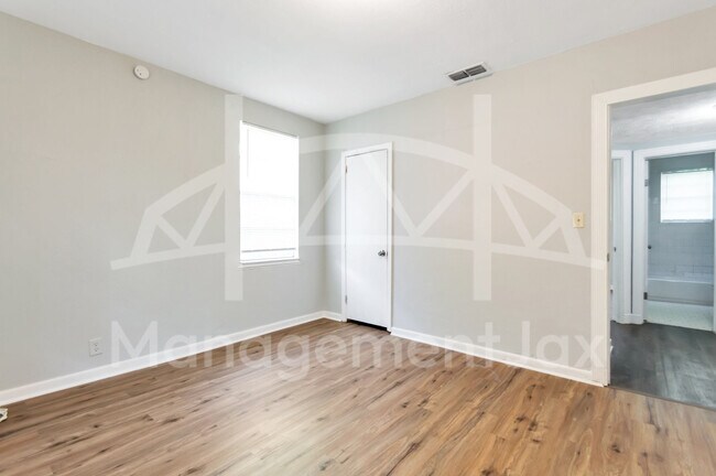 Building Photo - 2311 W 16th St