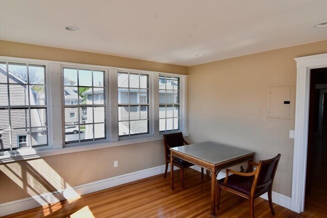 Building Photo - 106 Brook St