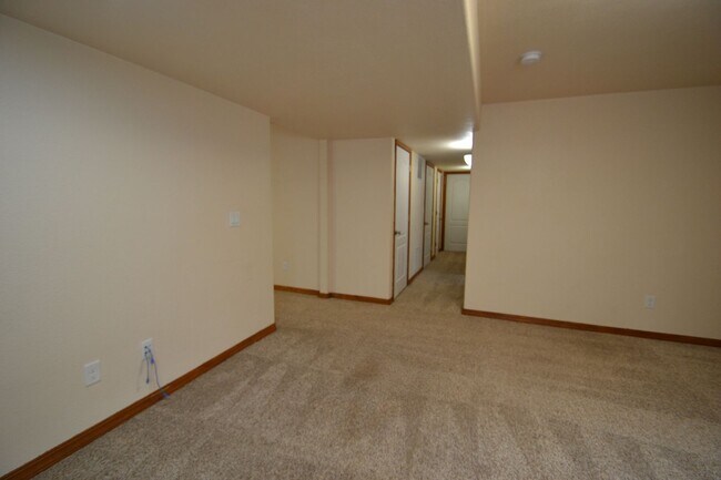 Building Photo - 7492 Amberly Dr