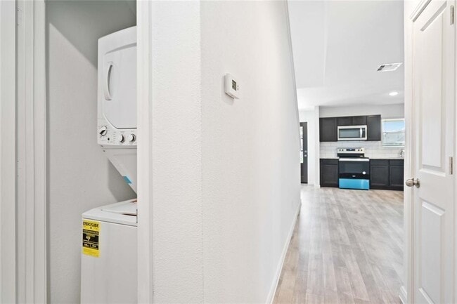 Building Photo - 16559 Colleen Pl