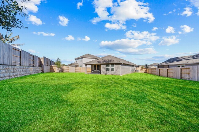 Building Photo - 1940 Velvet Oak Ln