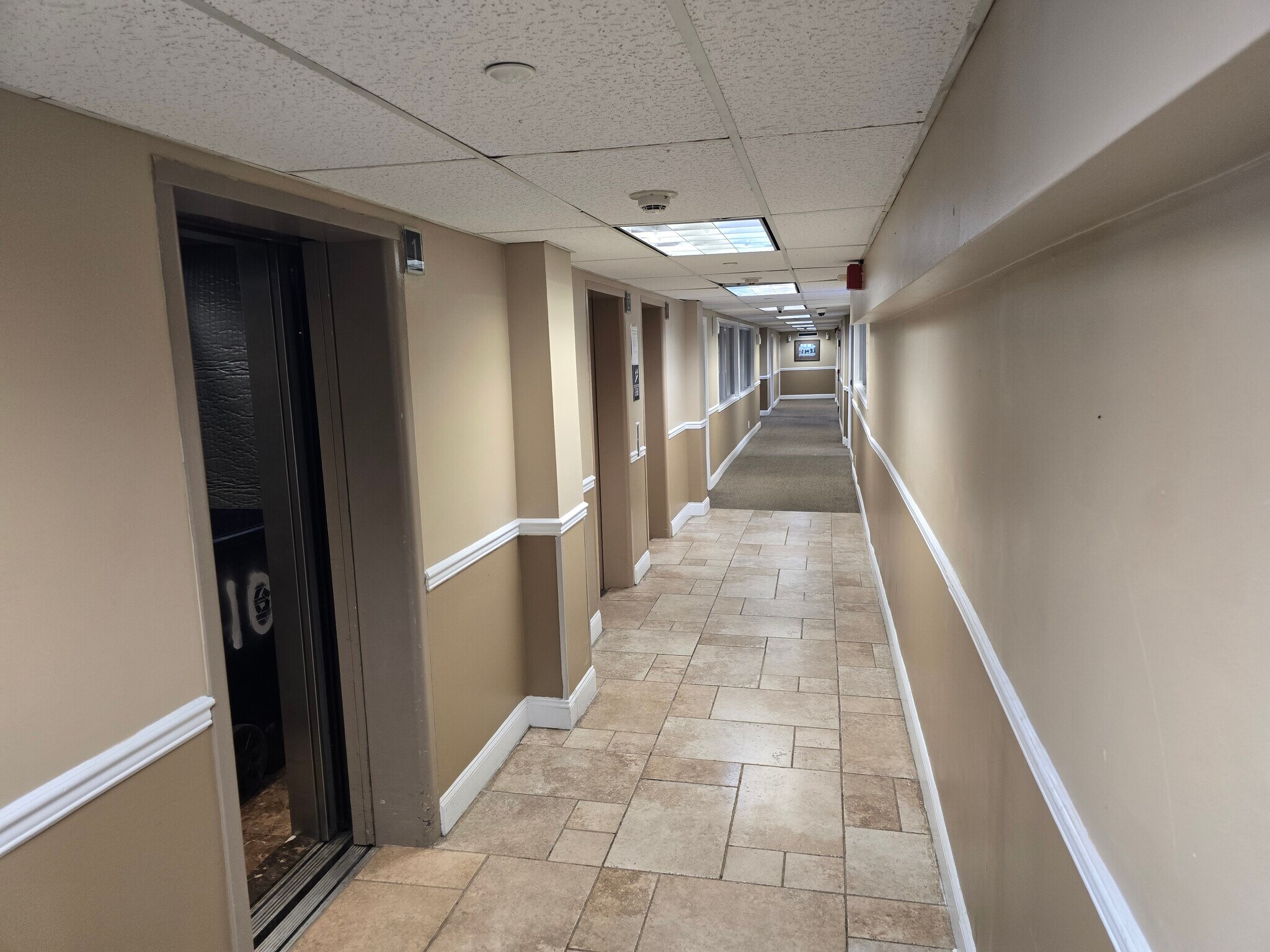 Building Photo - 60 Parkway Dr E