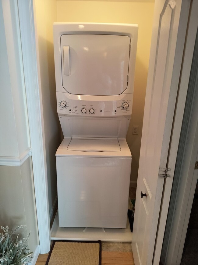 Building Photo - 28 Owens Dr