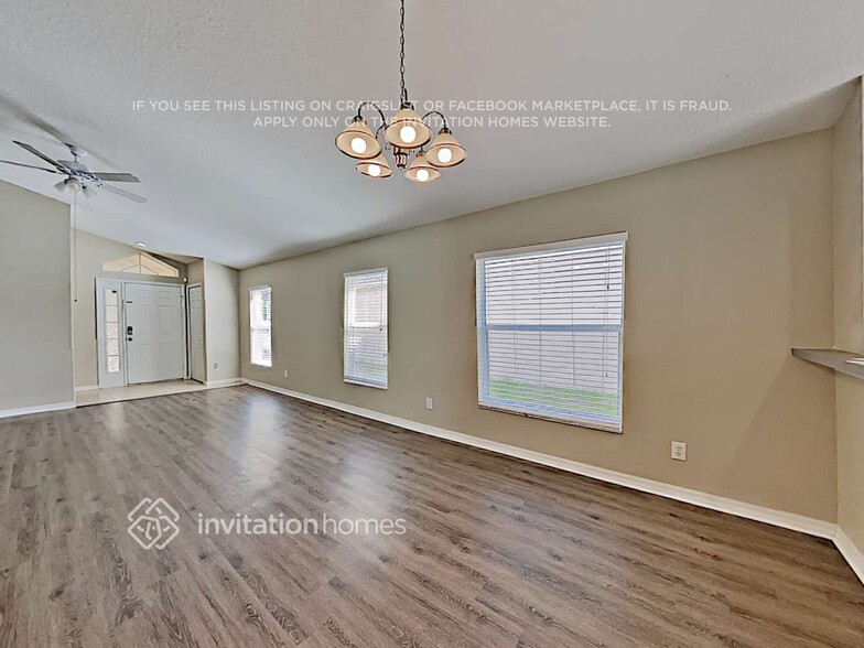 Building Photo - 10618 Lakeside Vista Dr