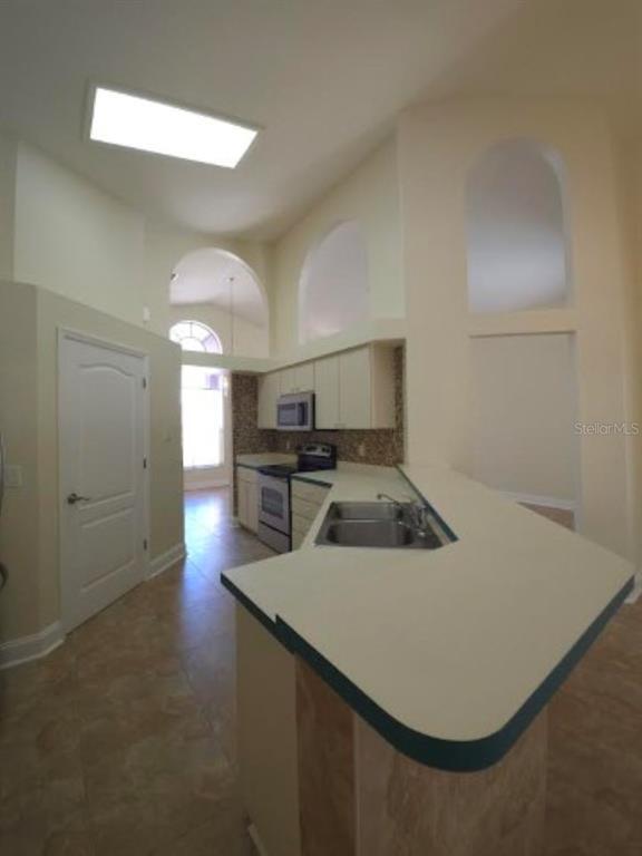 Building Photo - 18005 Palm Breeze Dr