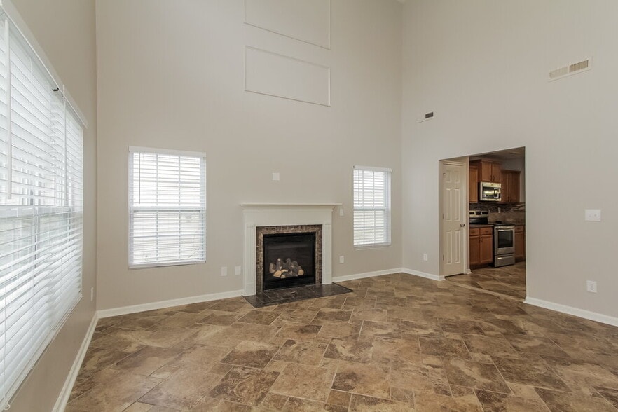 Building Photo - 11704 Village Pond Dr