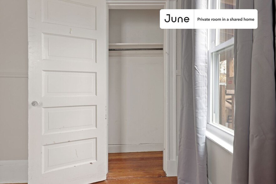 Building Photo - Room in Shared 3 bed/1 bath home