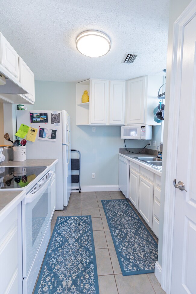 Building Photo - 2704 W 12th St