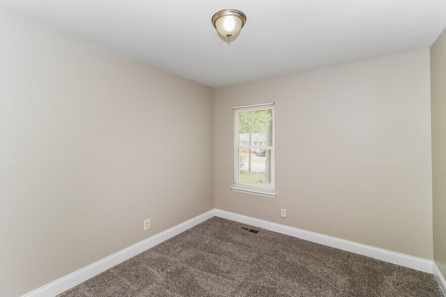 Building Photo - 617 Gentle Breeze Dr