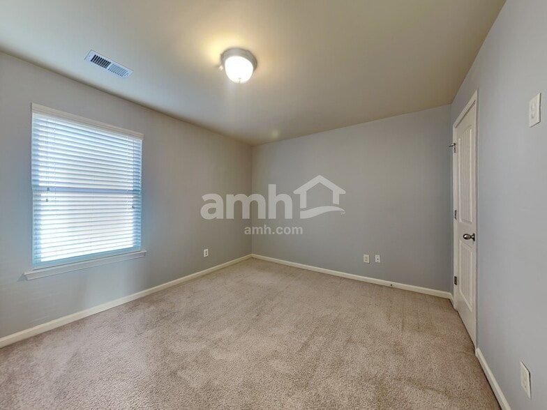 Building Photo - 1302 Lock Heath Trail SE