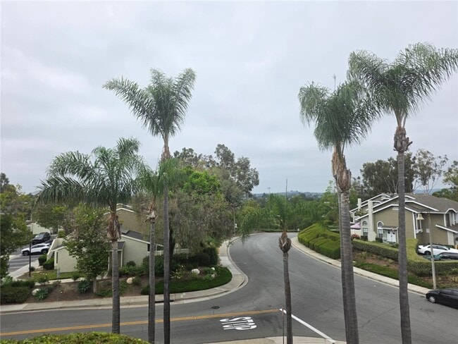 Building Photo - 23395 La Crescenta