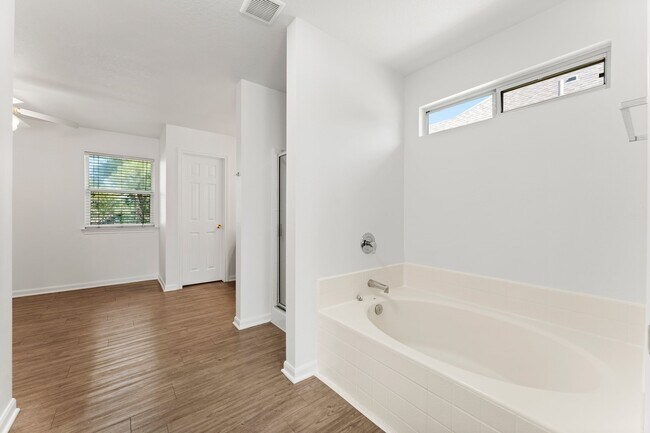 Building Photo - 235 Doncaster