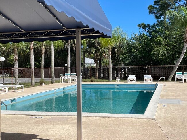 Building Photo - 2476 SE Garden Terrace